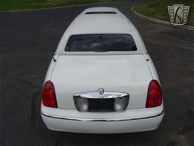 2001 Lincoln Town Car (CC-1876375) for sale in O'Fallon, Illinois