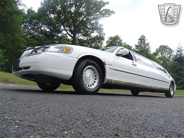 2001 Lincoln Town Car (CC-1876375) for sale in O'Fallon, Illinois