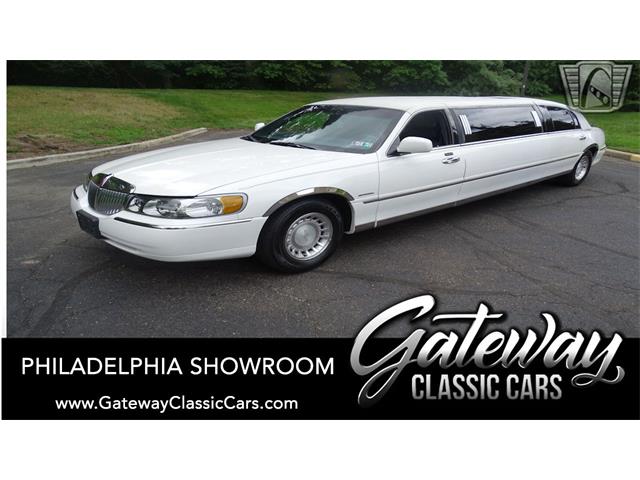 2001 Lincoln Town Car (CC-1877595) for sale in O'Fallon, Illinois