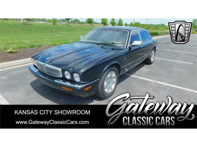 2002 Jaguar XJ8 (CC-1884430) for sale in O'Fallon, Illinois