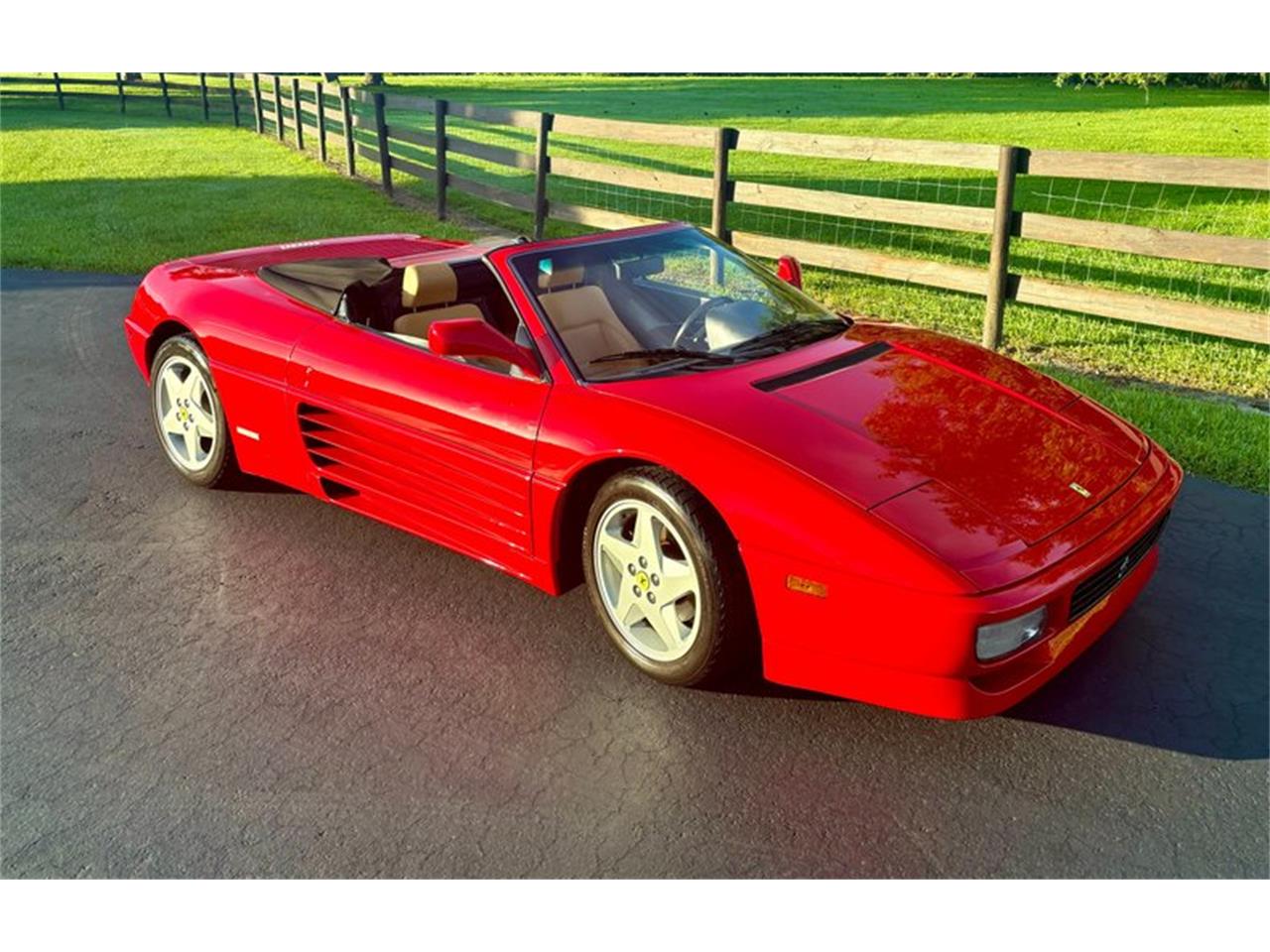 Spannende Ferrari 348 Convertible Ebenbildnull