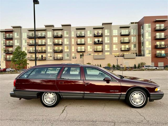 1992 Oldsmobile Custom Cruiser (CC-1893876) for sale in Arlington Heights, Illinois