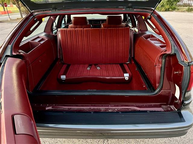 1992 Oldsmobile Custom Cruiser (CC-1893876) for sale in Arlington Heights, Illinois