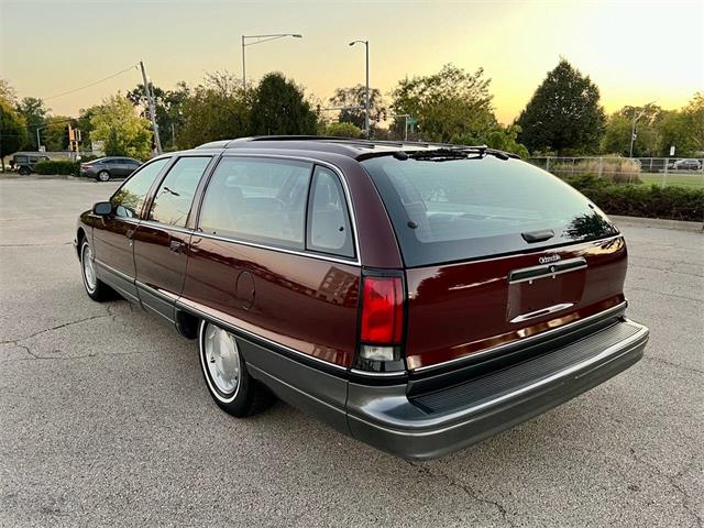 1992 Oldsmobile Custom Cruiser (CC-1893876) for sale in Arlington Heights, Illinois