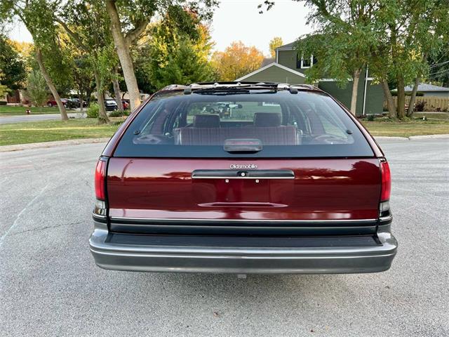 1992 Oldsmobile Custom Cruiser (CC-1893876) for sale in Arlington Heights, Illinois