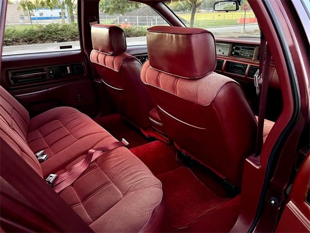 1992 Oldsmobile Custom Cruiser (CC-1893876) for sale in Arlington Heights, Illinois