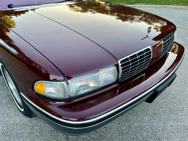1992 Oldsmobile Custom Cruiser (CC-1893876) for sale in Arlington Heights, Illinois