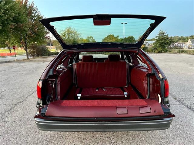 1992 Oldsmobile Custom Cruiser (CC-1893876) for sale in Arlington Heights, Illinois
