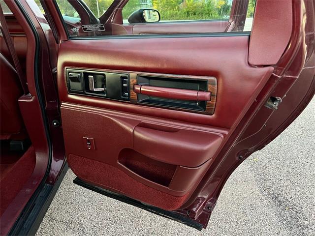 1992 Oldsmobile Custom Cruiser (CC-1893876) for sale in Arlington Heights, Illinois