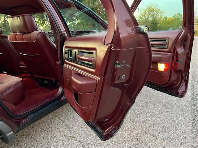 1992 Oldsmobile Custom Cruiser (CC-1893876) for sale in Arlington Heights, Illinois