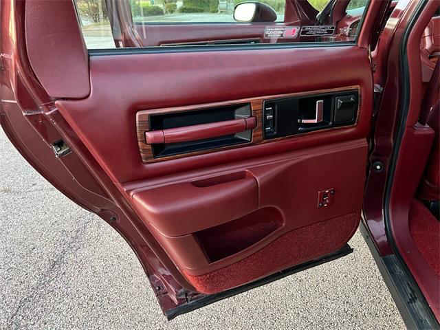 1992 Oldsmobile Custom Cruiser (CC-1893876) for sale in Arlington Heights, Illinois