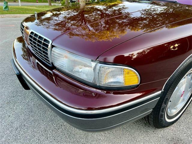 1992 Oldsmobile Custom Cruiser (CC-1893876) for sale in Arlington Heights, Illinois