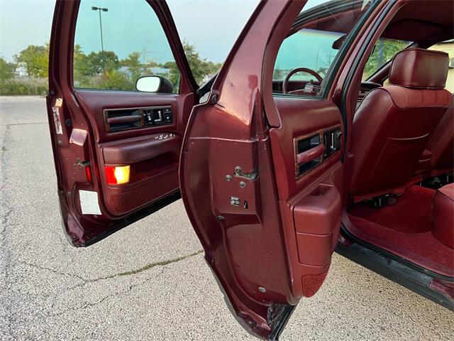 1992 Oldsmobile Custom Cruiser (CC-1893876) for sale in Arlington Heights, Illinois