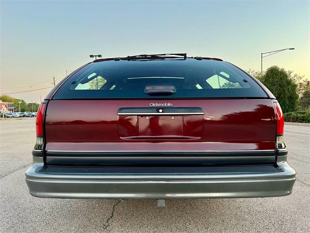 1992 Oldsmobile Custom Cruiser (CC-1893876) for sale in Arlington Heights, Illinois