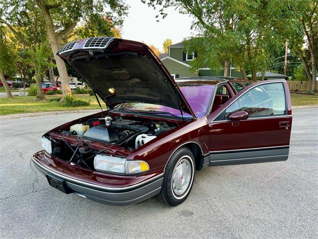 1992 Oldsmobile Custom Cruiser (CC-1893876) for sale in Arlington Heights, Illinois