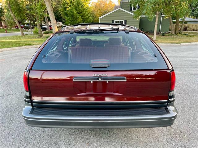 1992 Oldsmobile Custom Cruiser (CC-1893876) for sale in Arlington Heights, Illinois