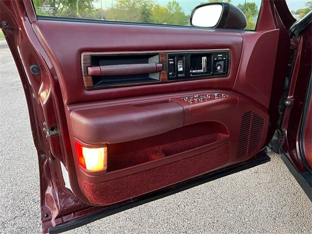 1992 Oldsmobile Custom Cruiser (CC-1893876) for sale in Arlington Heights, Illinois