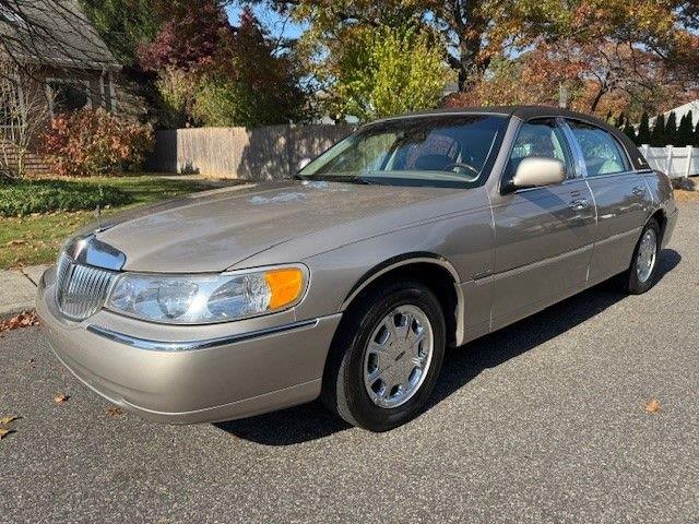 2000 Lincoln Town Car (CC-1899257) for sale in Greensboro, North Carolina