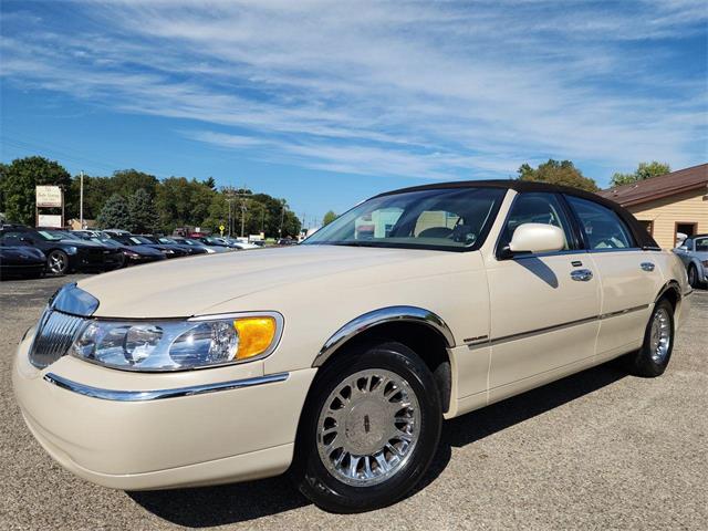 2000 Lincoln Town Car (CC-1901753) for sale in Ross, Ohio