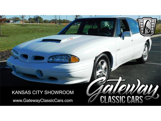 1997 Pontiac Bonneville (CC-1904073) for sale in O'Fallon, Illinois