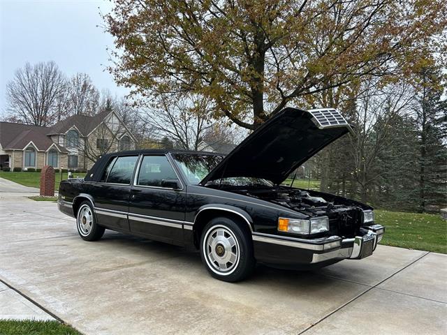 1992 Cadillac Sedan DeVille (CC-1904155) for sale in North Royalton, Ohio