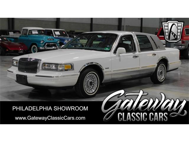 1997 Lincoln Town Car (CC-1900581) for sale in O'Fallon, Illinois