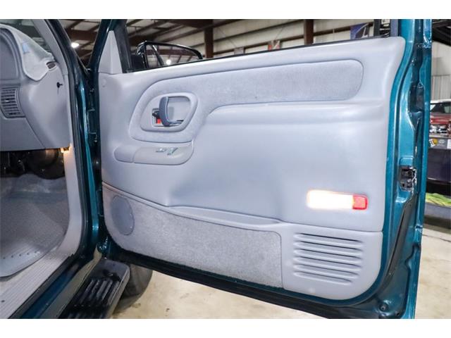 1998 Chevrolet Suburban (CC-1907454) for sale in Kentwood, Michigan