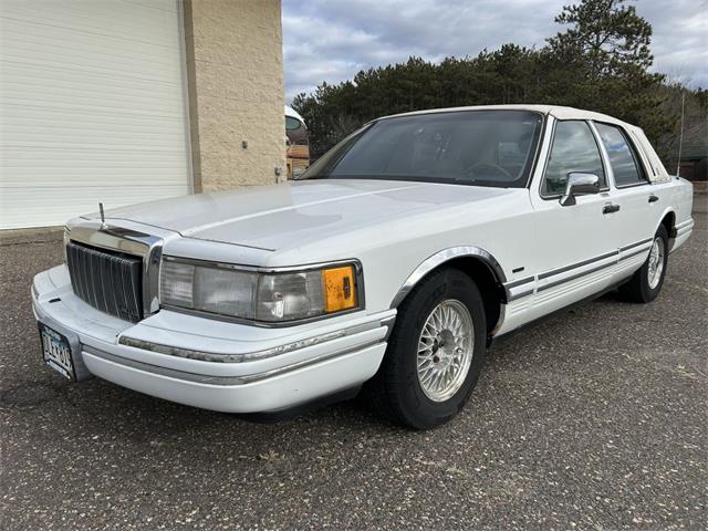 1991 Lincoln Town Car (CC-1909990) for sale in Ham Lake, Minnesota