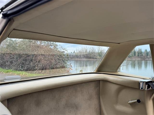 1988 Mercedes-Benz 560SL (CC-1910223) for sale in Gladstone, Oregon