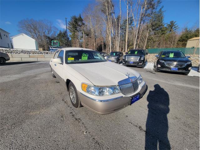 2001 Lincoln Town Car (CC-1916307) for sale in Charlton, Massachusetts