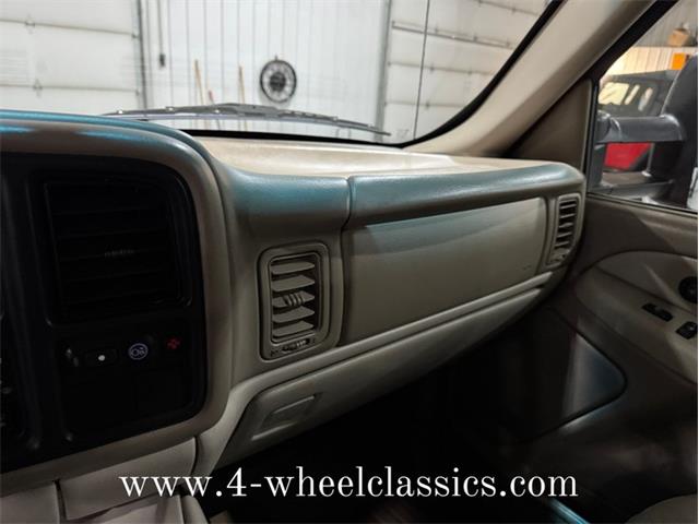 2001 Chevrolet Suburban (CC-1917675) for sale in Holland , Michigan