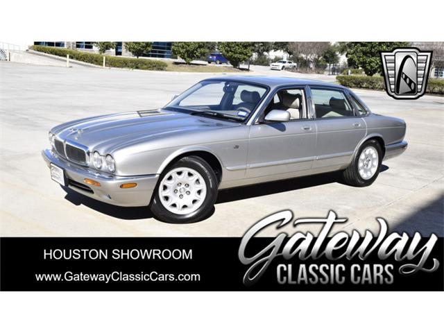 1999 Jaguar XJ8 (CC-1918779) for sale in O'Fallon, Illinois