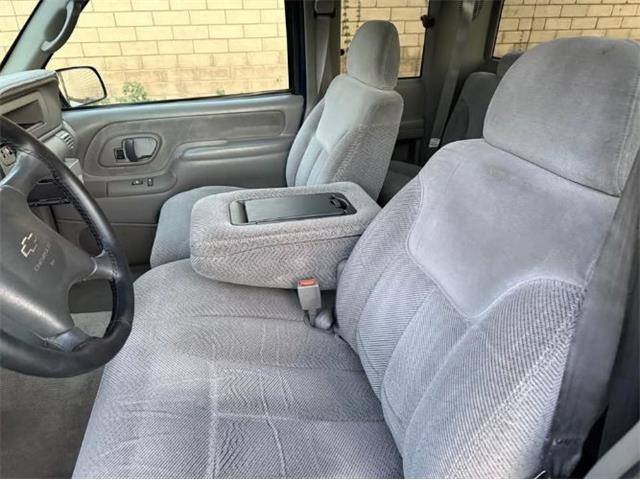 1998 Chevrolet C/K 2500 (CC-1922636) for sale in Cadillac, Michigan