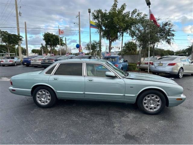 2000 Jaguar XJ8 (CC-1928519) for sale in Cadillac, Michigan