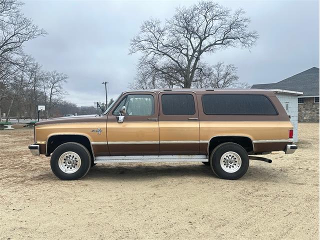 1988 Chevrolet Suburban (CC-1943908) for sale in Charlton, Massachusetts