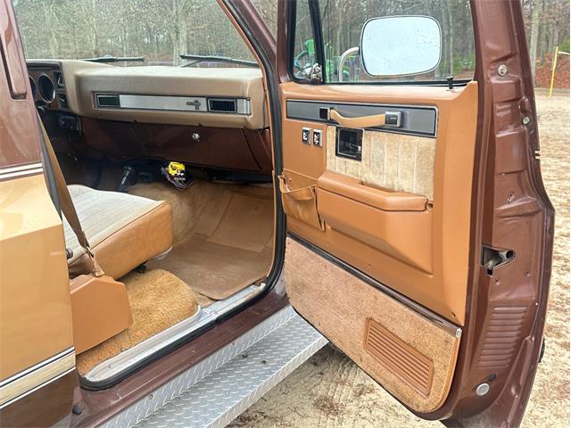 1988 Chevrolet Suburban (CC-1943908) for sale in Charlton, Massachusetts
