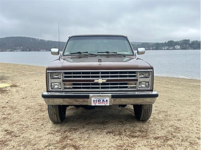 1988 Chevrolet Suburban (CC-1943908) for sale in Charlton, Massachusetts
