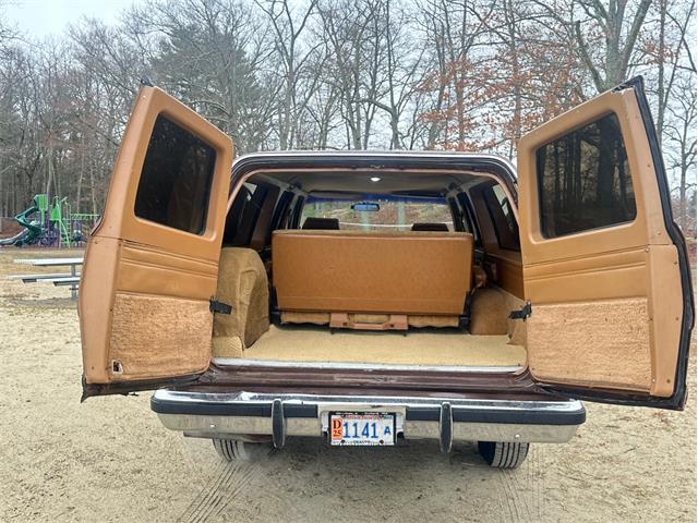 1988 Chevrolet Suburban (CC-1943908) for sale in Charlton, Massachusetts