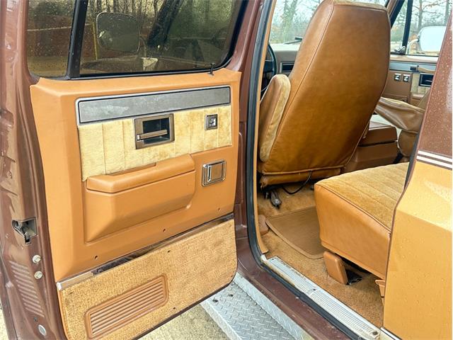 1988 Chevrolet Suburban (CC-1943908) for sale in Charlton, Massachusetts