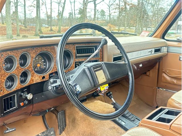 1988 Chevrolet Suburban (CC-1943908) for sale in Charlton, Massachusetts
