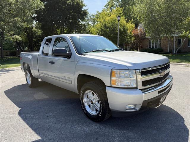 2010 Chevrolet Silverado 1500 (CC-1956943) for sale in Arlington Heights, Illinois