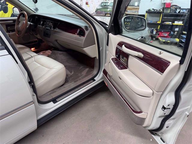 2004 Lincoln Town Car (CC-1981824) for sale in Edison, New Jersey