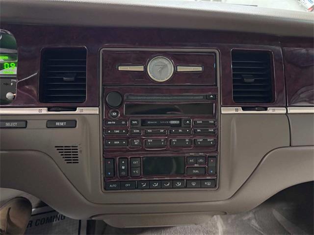 2004 Lincoln Town Car (CC-1981824) for sale in Edison, New Jersey