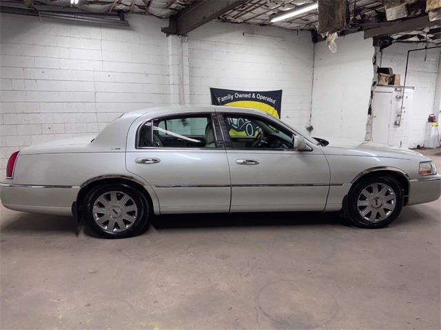 2004 Lincoln Town Car (CC-1981824) for sale in Edison, New Jersey