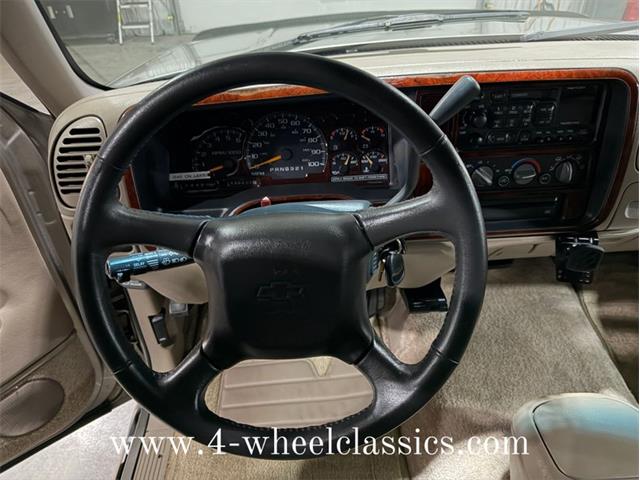 1999 Chevrolet Suburban (CC-2013243) for sale in Holland , Michigan