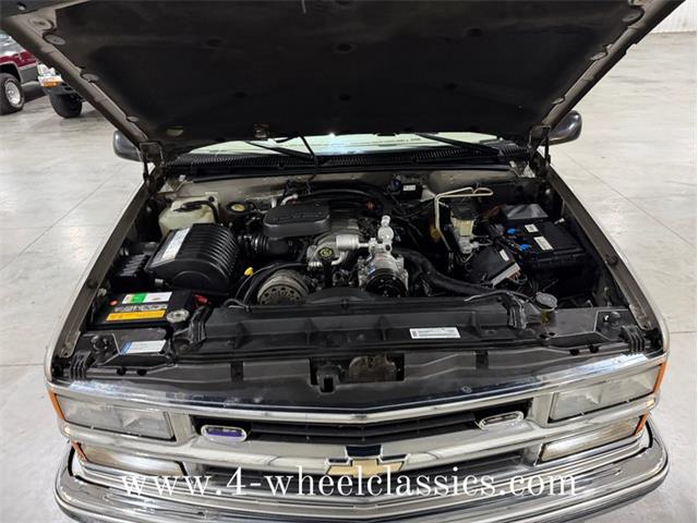 1999 Chevrolet Suburban (CC-2013243) for sale in Holland , Michigan
