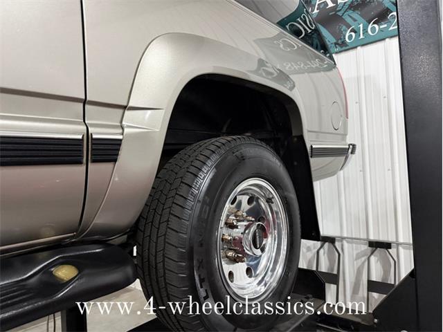 1999 Chevrolet Suburban (CC-2013243) for sale in Holland , Michigan