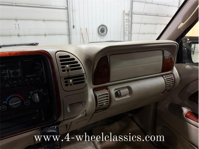 1999 Chevrolet Suburban (CC-2013243) for sale in Holland , Michigan