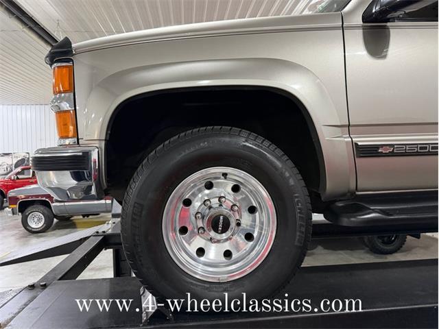 1999 Chevrolet Suburban (CC-2013243) for sale in Holland , Michigan