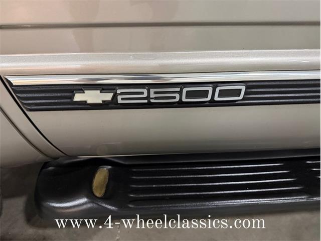 1999 Chevrolet Suburban (CC-2013243) for sale in Holland , Michigan